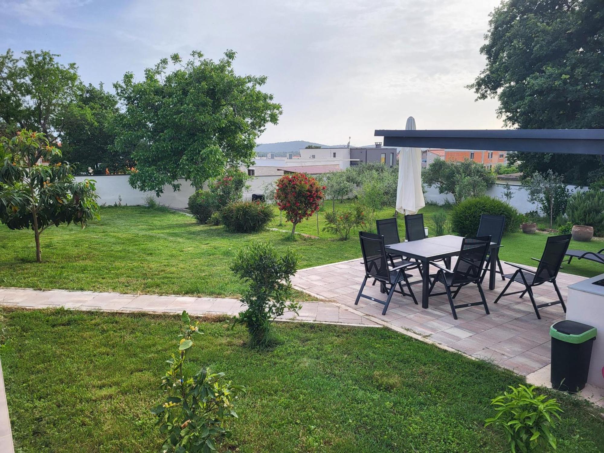 Guest House Tika ميدولين المظهر الخارجي الصورة
